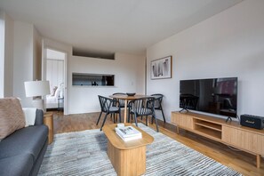 TV, stereo - Stellar UES 2BR w/ Elevator & Doorman, nr Transportation, by Blueground (Uptown)