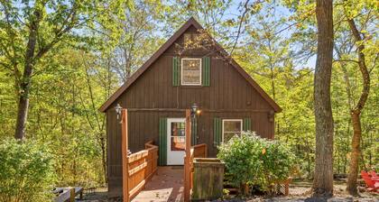 Quiet Loft Chalet near Bryce w/Hot Tub & Fire Pit