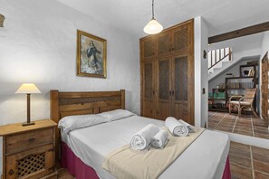 2 dormitorios, tabla de planchar con plancha, wifi gratis y ropa de cama