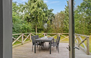 Outdoor dining - Gorgeous home in Fårvang with WiFi (Fårvang)