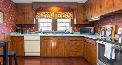 Falmouth Spacious Family Home with fireplace