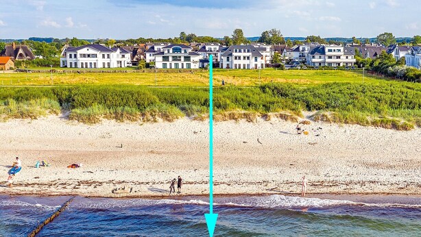 A beach with houses in the background. - Apartment 'Dünenrose 04 Wolkenlos' with Sea View, Balcony and Wi-Fi (Börgerende-Rethwisch)