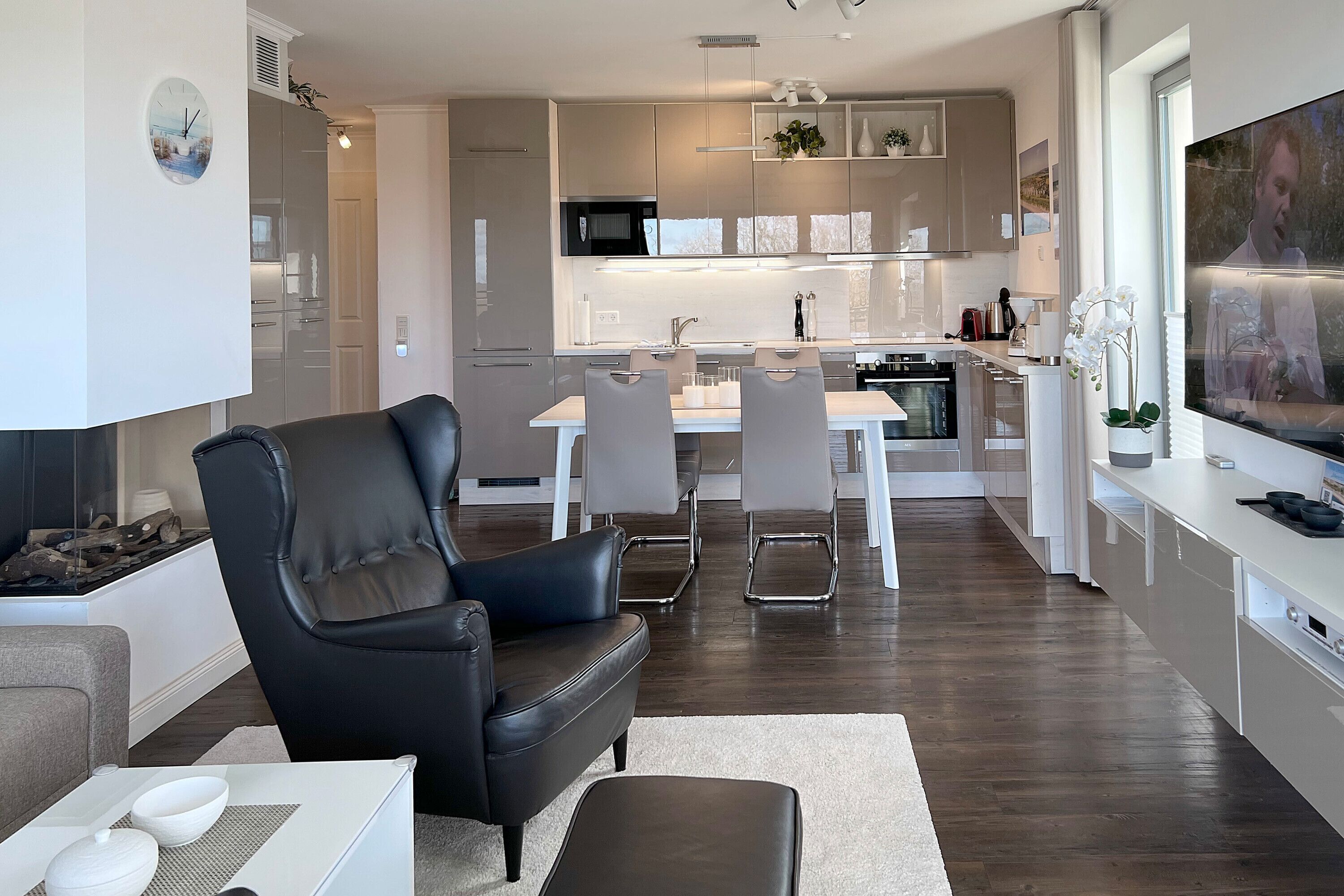 Kühlschrank, Mikrowelle, Ofen, Herdplatte