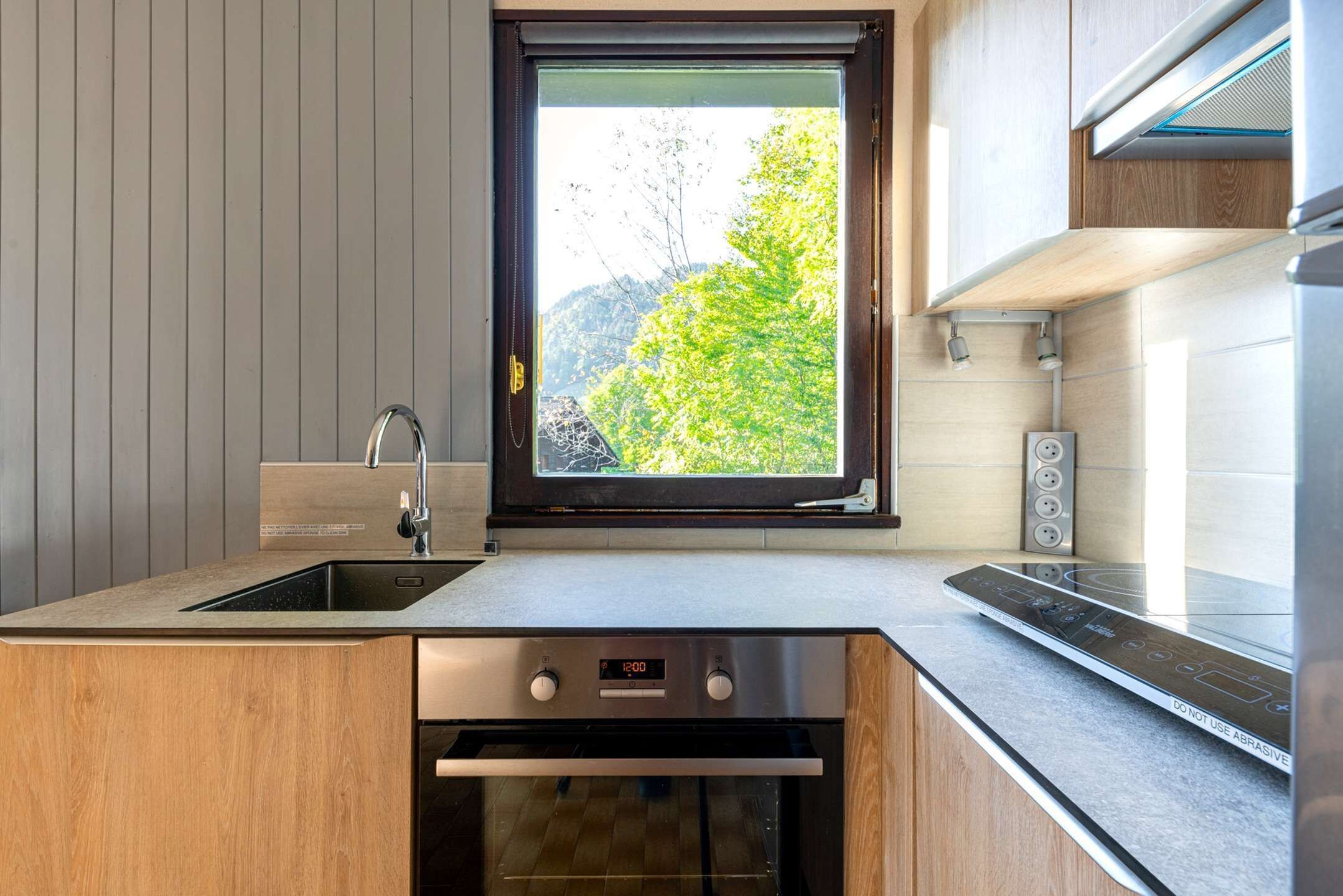 雪櫃、微波爐、焗爐、洗碗機