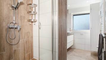 Shower, towels
