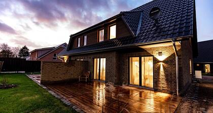 Ferienhaus 'Anne Haus' mit Privatterrasse, WLAN und Klimaanlage