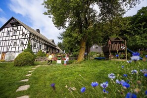 Property grounds - Apartment 'Ferienhütte Berken' with Private Terrace & Shared Garden – Holiday without electricity (Schmallenberg)