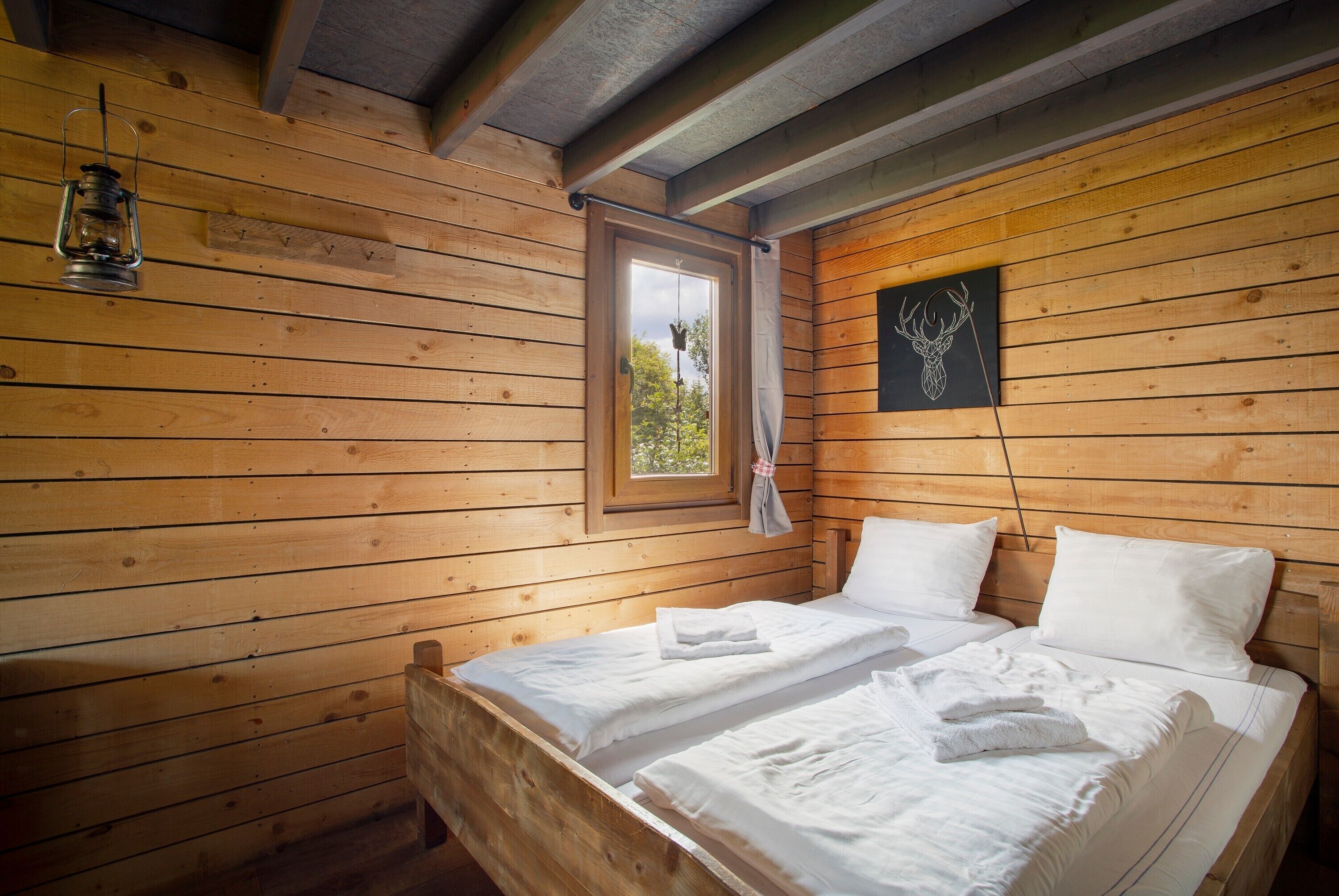 3 bedrooms, bed sheets