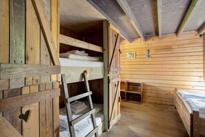 3 bedrooms, bed sheets - Apartment 'Ferienhütte Berken' with Private Terrace & Shared Garden – Holiday without electricity (Schmallenberg)