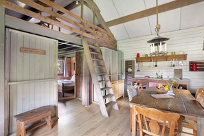 Dining - Apartment 'Ferienhütte Bauken' with Private Terrace & Shared Garden – Holiday without electricity (Schmallenberg)