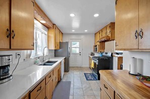 Private kitchen - Cozy 3 bedroom home. (Oxnard)