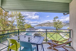 Outdoor dining - La plage privée du lac (Duingt)
