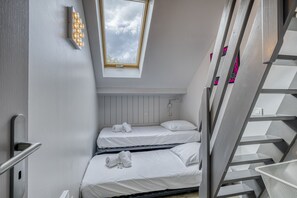 In-room safe, iron/ironing board, bed sheets - La plage privée du lac (Duingt)