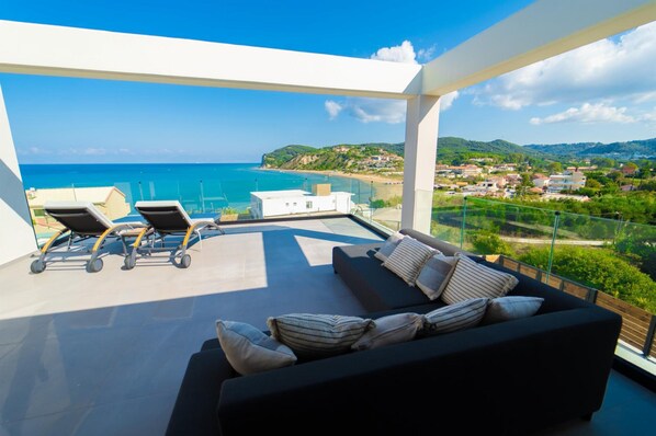 3 bedrooms - Villa Halcyon in St Stefanos Bay (Corfu)