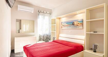 Mandorlo two-room apartment in the center of Marina di Campo with equipped outdoor area