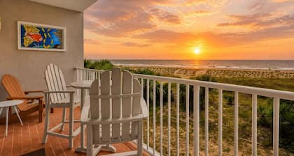 Oceanfront Condo with Gorgeous Views and 2 Pools