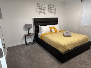2 bedrooms, desk, iron/ironing board, travel cot - Corporate Apartments Near Uptown Charlotte (Charlotte)