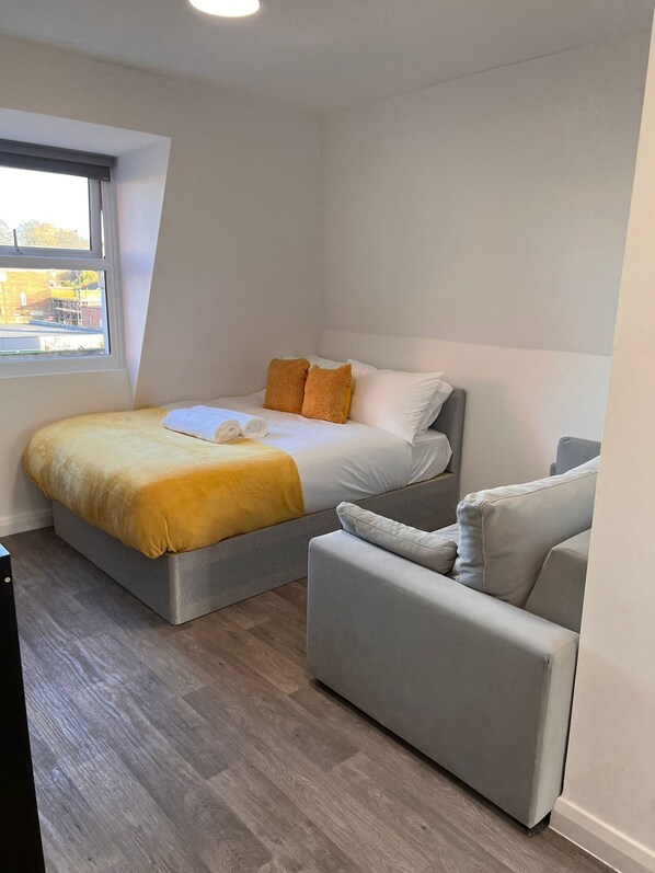 1 bedroom, iron/ironing board, free WiFi, bed sheets - Cozy and stylish studio in Maidstone Kent town centre  (Maidstone)
