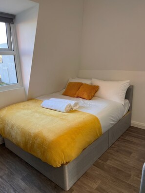 1 bedroom, iron/ironing board, free WiFi, bed sheets - Cozy and stylish studio in Maidstone Kent town centre  (Maidstone)