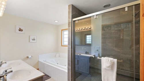 Charming 5-bedroom, 3-bathroom ranch home