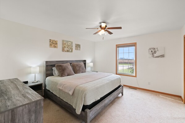 5 bedrooms, WiFi, bed sheets