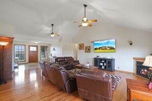 Téléviseur, table de baby-foot