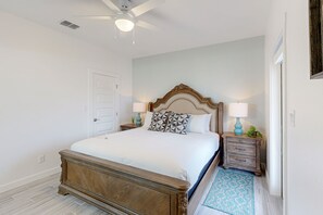 4 bedrooms, free WiFi, bed sheets - Shared Pool, Private Hot Tub, Golf Cart Included, Pet Friendly (Port Aransas)