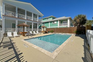 Pool - Shared Pool, Private Hot Tub, Golf Cart Included, Pet Friendly (Port Aransas)