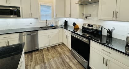 Luxury 4B/4.5b Home, EV Charger, deck by MCG #10