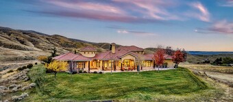 #HabitueHomes - The Wild Horse - Weddings! Reunions! Corporate Retreats!