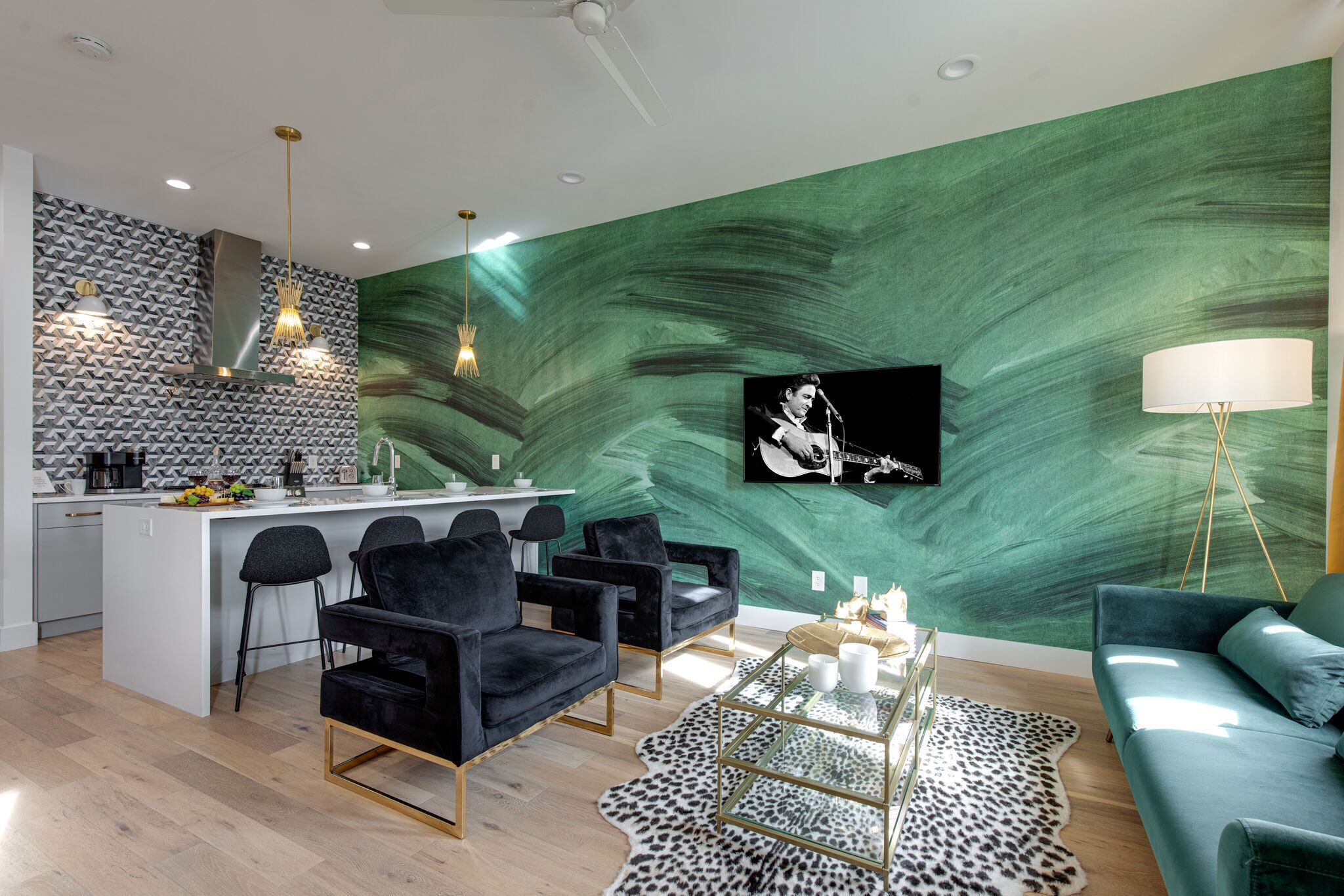 The Green Room - Minutes to Broadway - Private Rooftop Deck