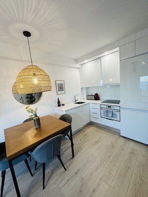 Fridge, microwave, oven, stovetop - Impresionante Loft con Vistas al mar (Las Lagunas de Mijas)