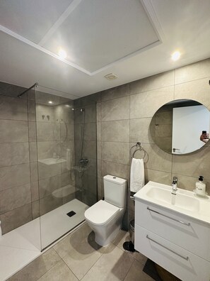 Hair dryer, towels, soap, toilet paper - Impresionante Loft con Vistas al mar (Las Lagunas de Mijas)