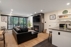 Télévision, cheminée