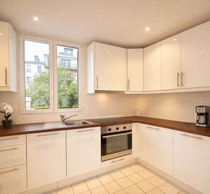 Kühlschrank, Ofen, Herdplatte, Geschirrspüler