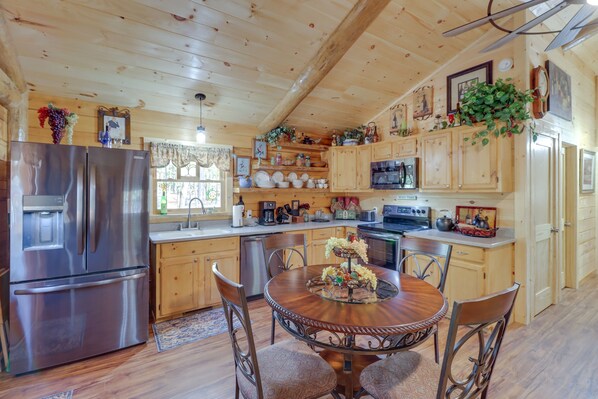 Fridge, microwave, stovetop, dishwasher