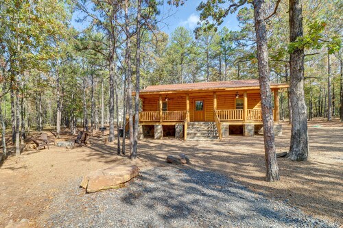 Tumbling Shoals Cabin Near Greers Ferry Lake!