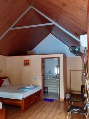 Soundproofing, free WiFi, bed sheets