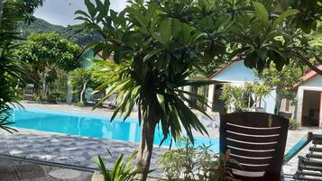 Vista frontal de la propiedad