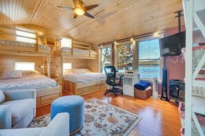 2 bedrooms, desk, internet, bed sheets