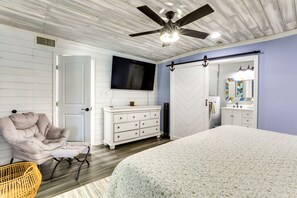 4 bedrooms, travel crib, WiFi, bed sheets