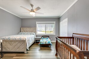 4 Schlafzimmer, Reisekinderbett, WLAN, Bettwäsche