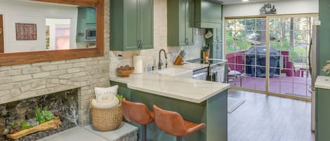 Fridge, microwave, stovetop, dishwasher