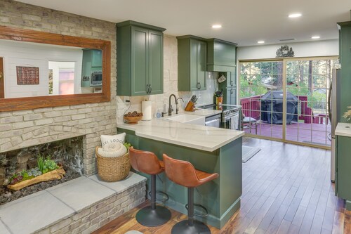 Cozy Wrightwood Cabin: Family & Pet Friendly!