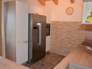 Geladeira, micro-ondas, fogão, lava-louças