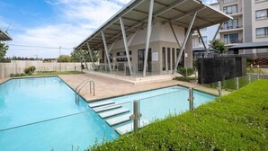 Unclassified image, 3 of 21, button - Sleeps4-pool-hottub-petfriendly-garden (Johannesburg)