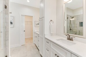 Shower, hair dryer, towels, shampoo