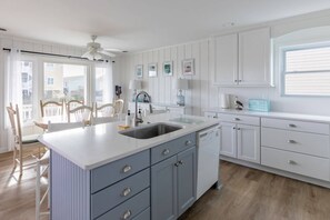 冰箱、微波炉、炉灶、洗碗机