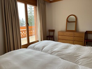 3 chambres, fer et planche à repasser, Wi-Fi, draps fournis