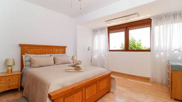 3 dormitorios, tabla de planchar con plancha, wifi gratis y ropa de cama